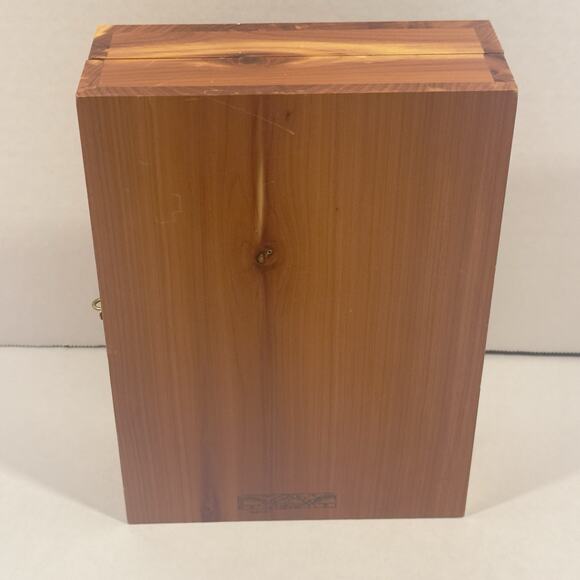 VTG KJV Holy Bible Illustrated Memorial Edition Wood Cedar Box Union Made USA - Picture 6 of 16